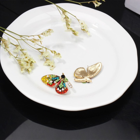 🦋3HP🦋 Flutterby Rhinestone Earrings LAST ONE - Picture 6 of 7